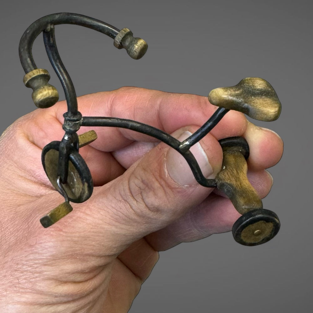 Triciclo in legno e Metallo per Presepe e a scene con Giocattoli